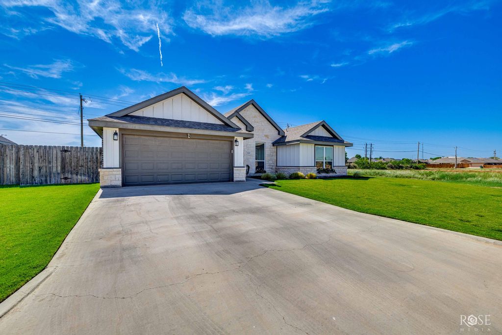 Image 3 of property listing at 5325 Coral Way, San Angelo, TX 76904
