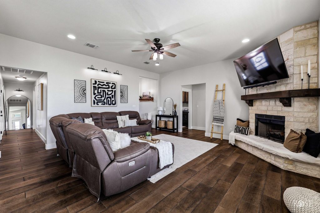 Image 8 of property listing at 5325 Coral Way, San Angelo, TX 76904