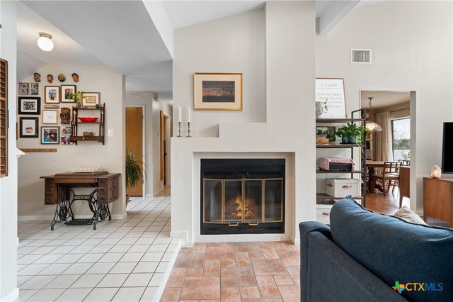 7114 N Lakeview Drive, Salado, TX 76571