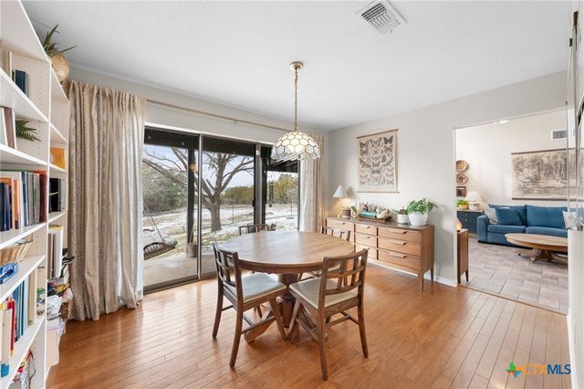 7114 N Lakeview Drive, Salado, TX 76571