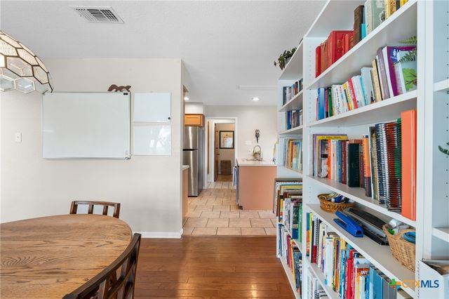 7114 N Lakeview Drive, Salado, TX 76571