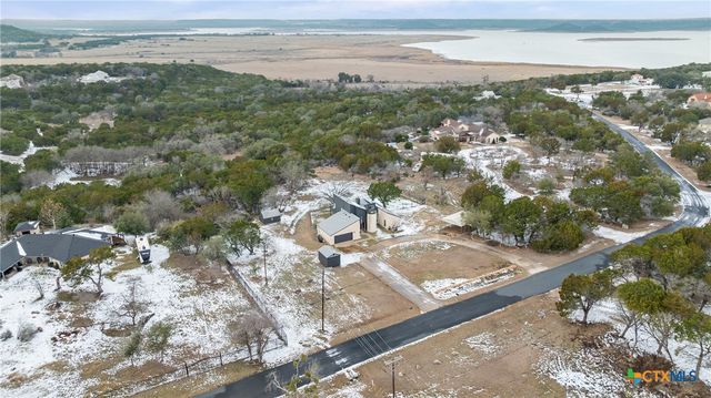 7114 N Lakeview Drive, Salado, TX 76571