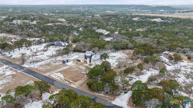 7114 N Lakeview Drive, Salado, TX 76571