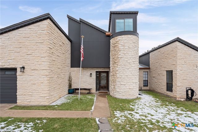 7114 N Lakeview Drive, Salado, TX 76571