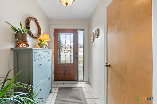 7114 N Lakeview Drive, Salado, TX 76571