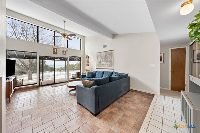 7114 N Lakeview Drive, Salado, TX 76571