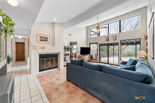 7114 N Lakeview Drive, Salado, TX 76571