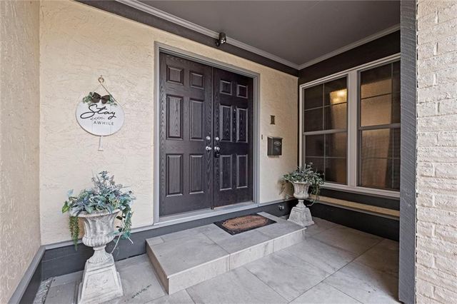 6735 W 108th Terrace, Overland Park, KS 66211