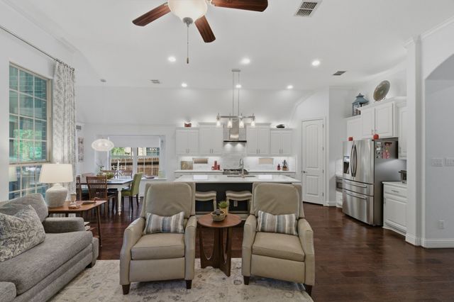 815 Dove Trail, Euless, TX 76039