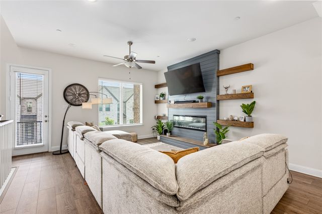 300 Colusa Drive, Lewisville, TX 75056