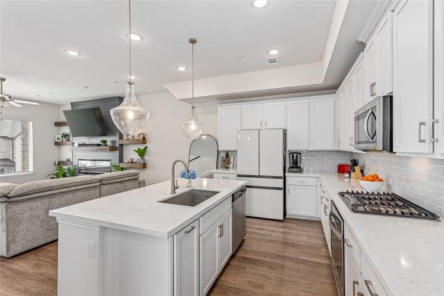 300 Colusa Drive, Lewisville, TX 75056