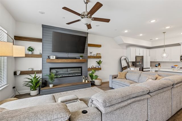 300 Colusa Drive, Lewisville, TX 75056