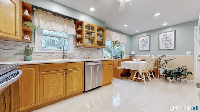 22 Hollywood Avenue, Milford, CT 06460