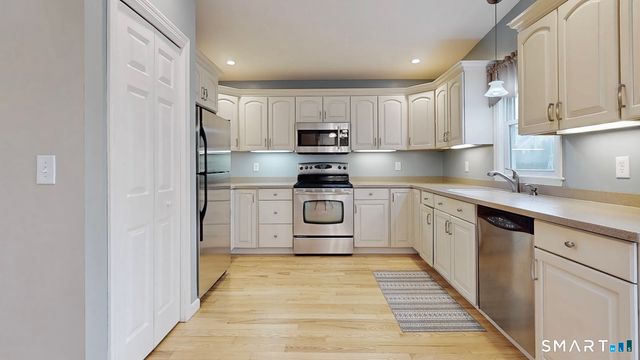 22 Hollywood Avenue, Milford, CT 06460