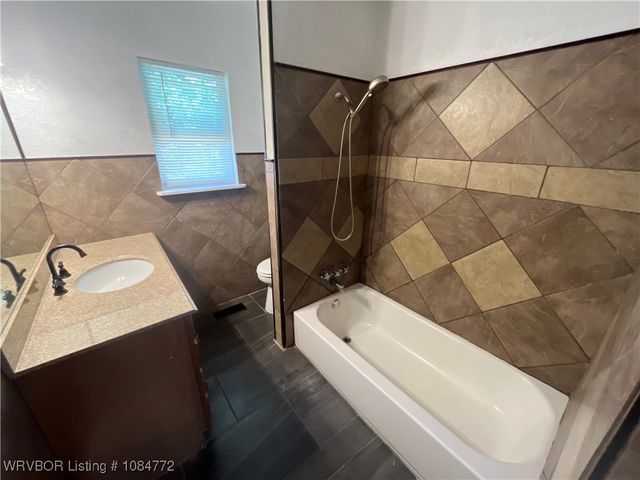 8000 Colony Lane, Fort Smith, AR 72908