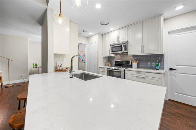 5305 Fairmont CIR, Austin, TX 78745