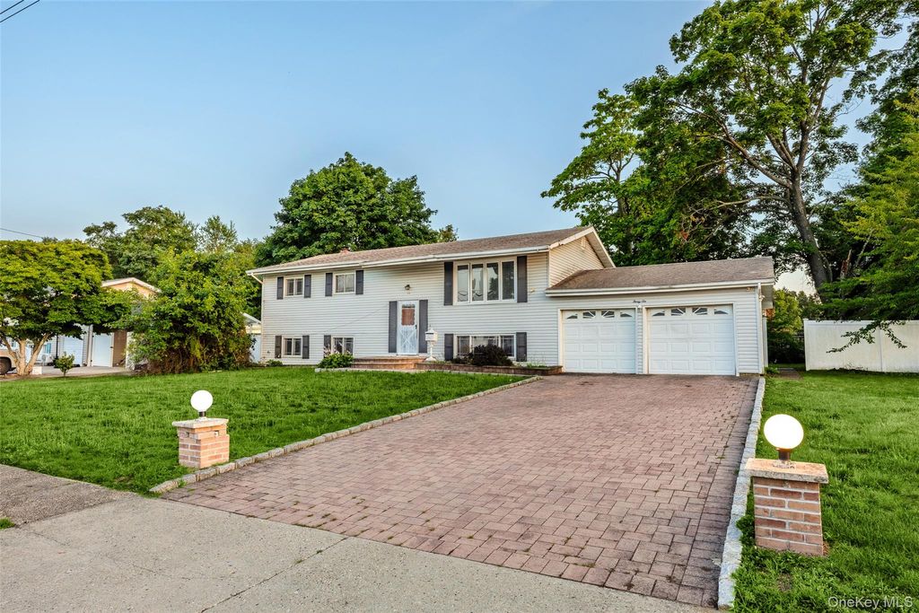 36 Clearview Drive, Wyandanch, NY 11798 — photo 2