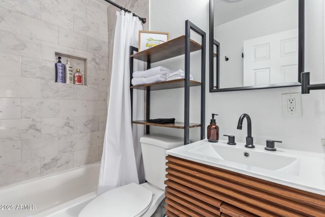 2320 E HARVARD Street, Phoenix, AZ 85006