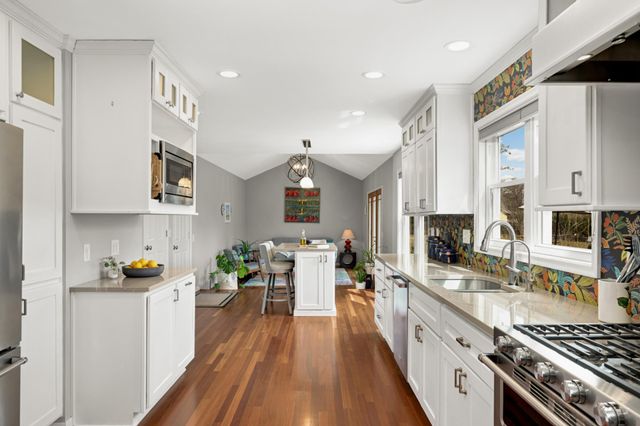 3645 Laurel Drive, Deephaven, MN 55391