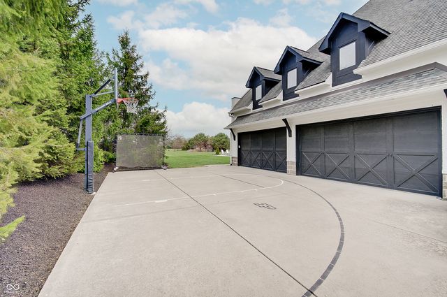 7850 Cheval Rue Court, Zionsville, IN 46077