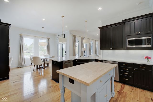 7850 Cheval Rue Court, Zionsville, IN 46077