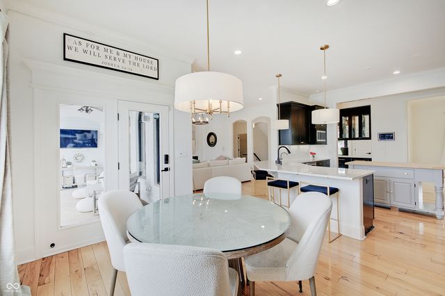 7850 Cheval Rue Court, Zionsville, IN 46077