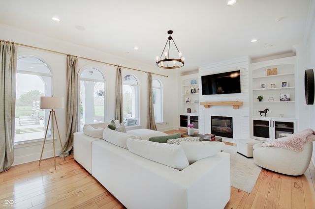 7850 Cheval Rue Court, Zionsville, IN 46077