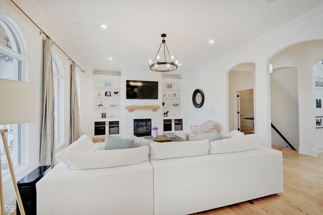 7850 Cheval Rue Court, Zionsville, IN 46077