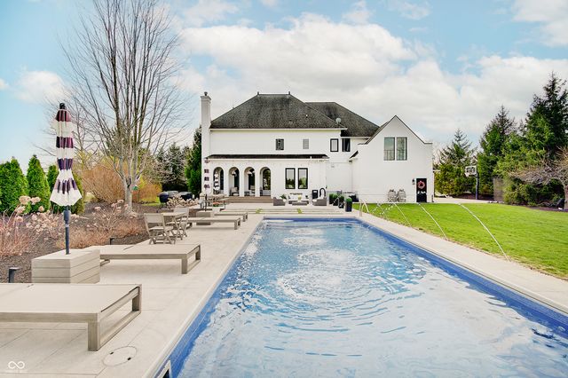 7850 Cheval Rue Court, Zionsville, IN 46077