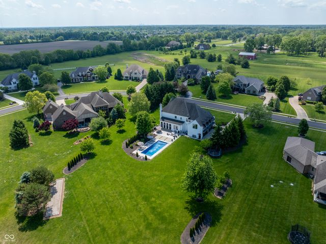 7850 Cheval Rue Court, Zionsville, IN 46077