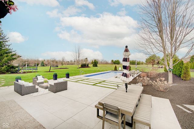 7850 Cheval Rue Court, Zionsville, IN 46077