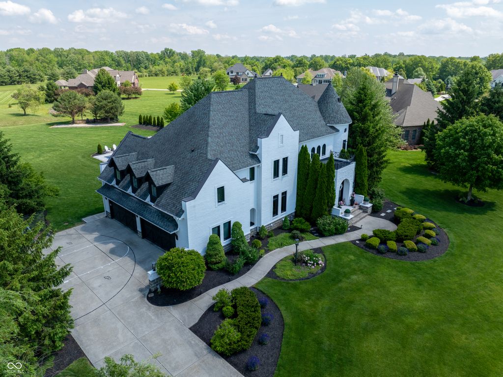 7850 Cheval Rue Court, Zionsville, IN 46077