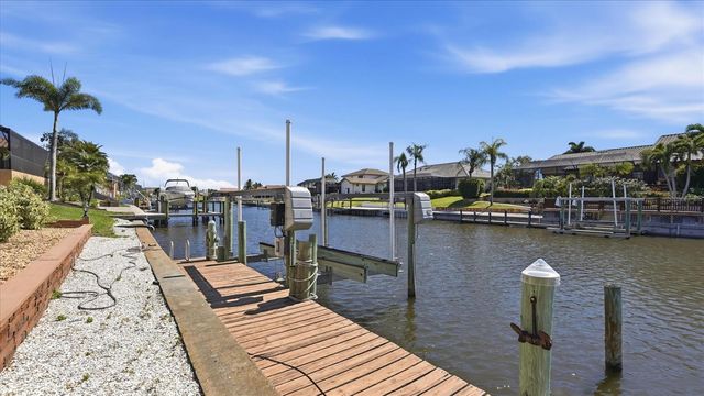 324 OAKWOOD CIRCLE, Englewood, FL 34223