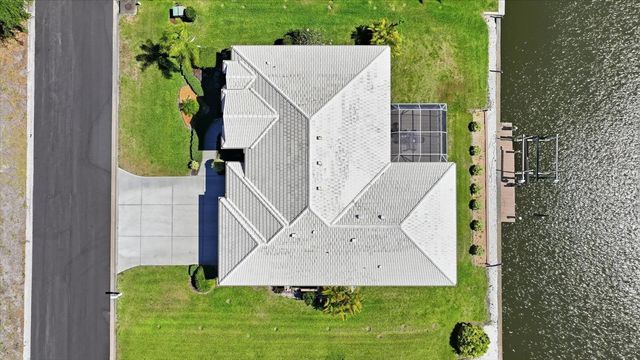 324 OAKWOOD CIRCLE, Englewood, FL 34223