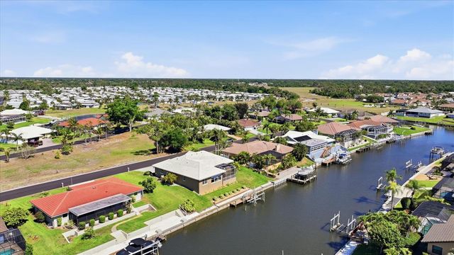 324 OAKWOOD CIRCLE, Englewood, FL 34223