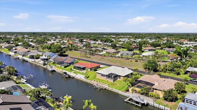 324 OAKWOOD CIRCLE, Englewood, FL 34223
