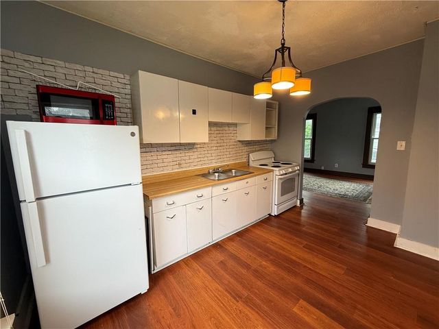 304 Vine Street, Leavenworth, KS 66048