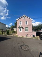 130 Chestnut St, Everson, PA 15631