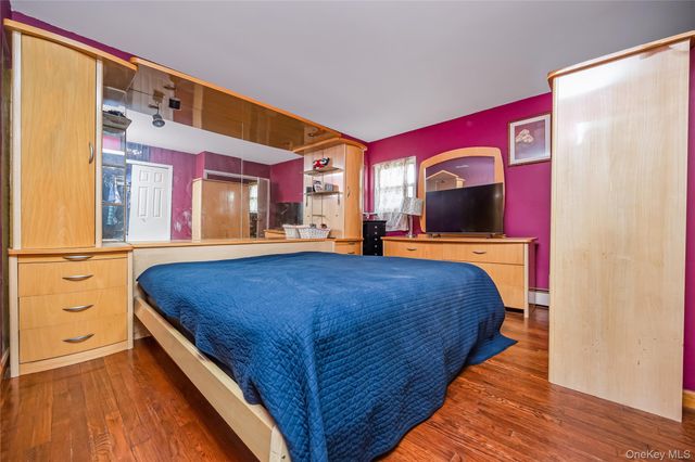 6 Evy Court, Sayville, NY 11782