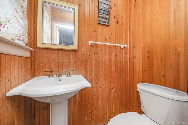 6 Evy Court, Sayville, NY 11782