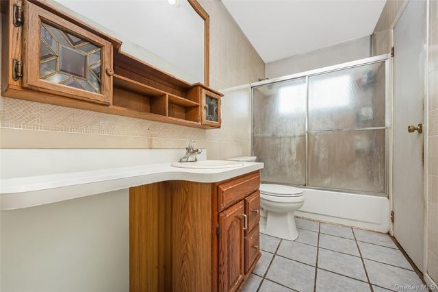 6 Evy Court, Sayville, NY 11782