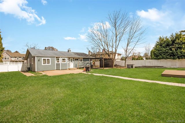 6 Evy Court, Sayville, NY 11782