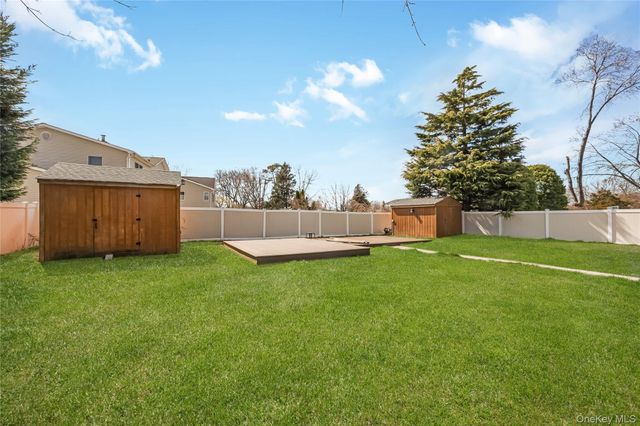 6 Evy Court, Sayville, NY 11782