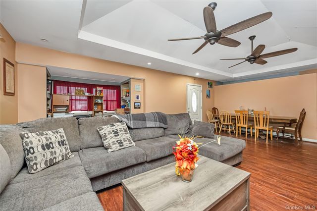 6 Evy Court, Sayville, NY 11782