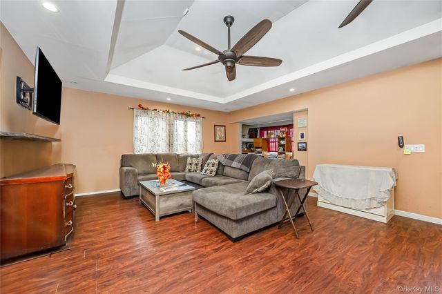 6 Evy Court, Sayville, NY 11782