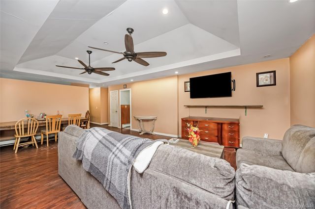 6 Evy Court, Sayville, NY 11782