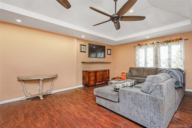 6 Evy Court, Sayville, NY 11782