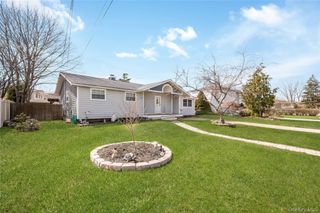 6 Evy Court, Sayville, NY 11782