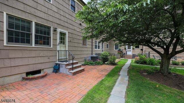 10 Cowperthwaite Sq, Westfield Town, NJ 07090