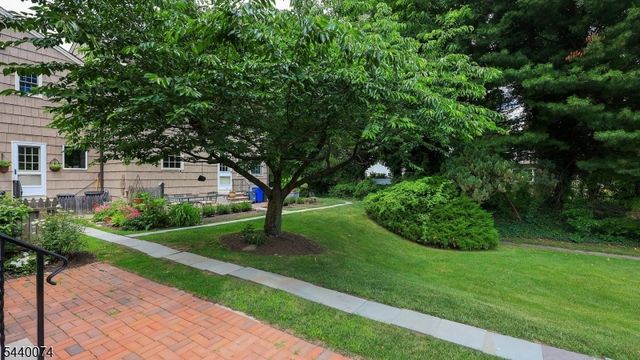 10 Cowperthwaite Sq, Westfield Town, NJ 07090